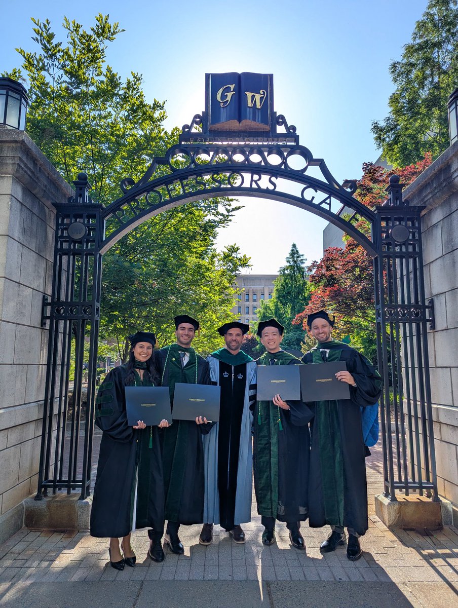 VinceEXu's tweet photo. Proud to be graduating from @GWSMHS and excited to begin my residency training at @uw_medicine! I owe it all to everyone who has supported me along the way. https://t.co/3V9pdWIo4C