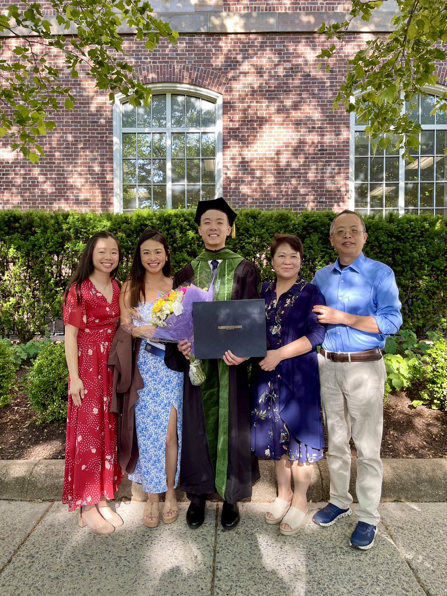 VinceEXu's tweet photo. Proud to be graduating from @GWSMHS and excited to begin my residency training at @uw_medicine! I owe it all to everyone who has supported me along the way. https://t.co/3V9pdWIo4C