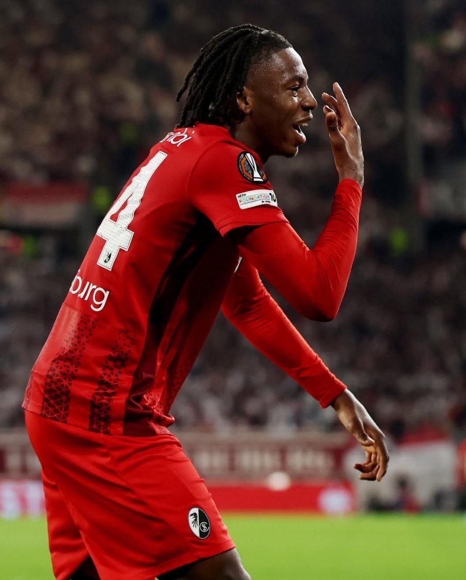 widescouting's tweet photo. 🇨🇭🌟| Johan Manzambi (2005)

→ 20 | CM | Right-footed  
→ SC Freiburg | Bundesliga

Player Profile:
✅ Elite athleticism, burst acceleration
✅ High work-rate, covers ground
✅ Purposeful ball-carrying
✅ Transitional outlet vision

📌 Potential - 8.5/10 🌟 https://t.co/fRBuL0WjN2