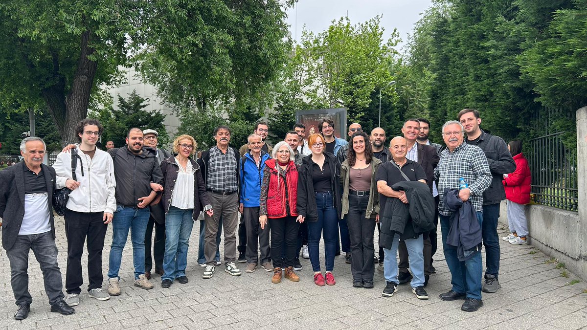 SOLHukuk's tweet photo. "Yankee Go Home! Saraysız, Saltanatsız, Bağımsız Türkiye" yürüyüşünden dolayı başlatılan örgüt propagandası soruşturmasında arkadaşlarımız ifadelerini verdiler.

Memleketin anti emperyalist mücadele tarihine ve devrimci değerlere sahip çıkmak SUÇ DEĞİLDİR! https://t.co/XYzbmJE5Z7