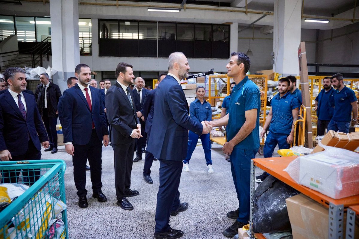 hakangulten's tweet photo. #PTT 4. Bölge Müdürlüğümüze gerçekleştirdiğimiz ziyaret kapsamında Eskişehir’de görev yapan kıymetli çalışma arkadaşlarımızla bir araya geldik.

Odunpazarı Posta Dağıtım Müdürlüğü, Posta İşleme Müdürlüğü ile 2 Eylül Müdürlüğümüzde yürütülen faaliyetleri yerinde inceleyerek devam eden çalışmalar hakkında değerlendirmelerde bulunduk.

Saha operasyon süreçlerimizi gözden geçirirken, ekip arkadaşlarımızın emek ve özverilerine bir kez daha yakından şahit olduk.

PTT Ailesi olarak vatandaşlarımıza daha kaliteli ve hızlı hizmet sunabilmek adına ülkemizin dört bir yanında çalışmalarımızı kararlılıkla sürdürüyoruz.