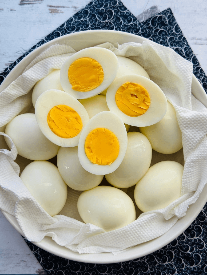 Nutri_Science_'s tweet photo. Scientists just discovered growing taller doesn't start with genetics.

It starts with growth plates, estrogen, and nutrition.

Here’s 7 doctor-backed ways to help you grow taller:

1. Eat a lot of eggs &amp; milk. https://t.co/lV7FcOSibr
