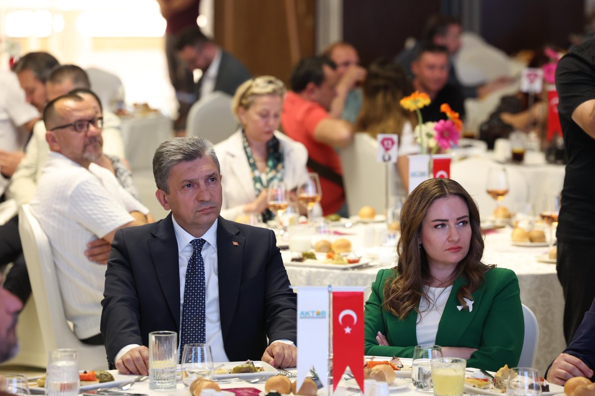 busraozdemirtr's tweet photo. Akdeniz Turistik Otelciler ve İşletmeciler Birliği Sektörel Değerlendirme Toplantısı’nı Antalya Valimiz Sayın Hulusi Şahin (@hulusisahin61), AKTOB Yönetim Kurulu Başkanı Kaan Kaşif Kavaloğlu (@kaankavaloglu) ve turizm sektör temsilcilerimizle gerçekleştirdik.

Her geçen yıl turizmde daha güçlü bir geleceğe yürüyen Antalya’da sektörün beklentilerini, kentimizin potansiyelini ve birlikte neler yapabileceğimizi değerlendirdik.

Antalya Büyükşehir Belediyesi olarak; kentimizin turizm gücünü destekleyen, şehir yaşamını güçlendiren ve Antalya’nın marka değerine katkı sunan her çalışmanın yanında olmaya devam ediyoruz.