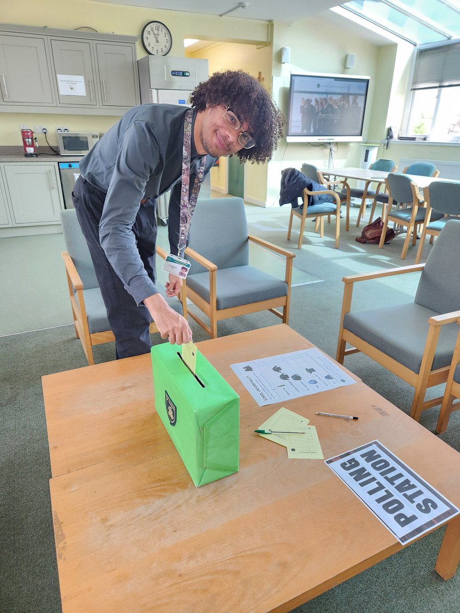 StAndrewsSW16's tweet photo. 🗳️ Voting is underway! 🗳️

Our staff have been casting their votes for the THREE uniform items they believe should keep the school logo.

What will come out on top? 
Results coming soon... 👀👕

#SchoolCouncil #PupilVoice https://t.co/O0cSWQ9Z1I