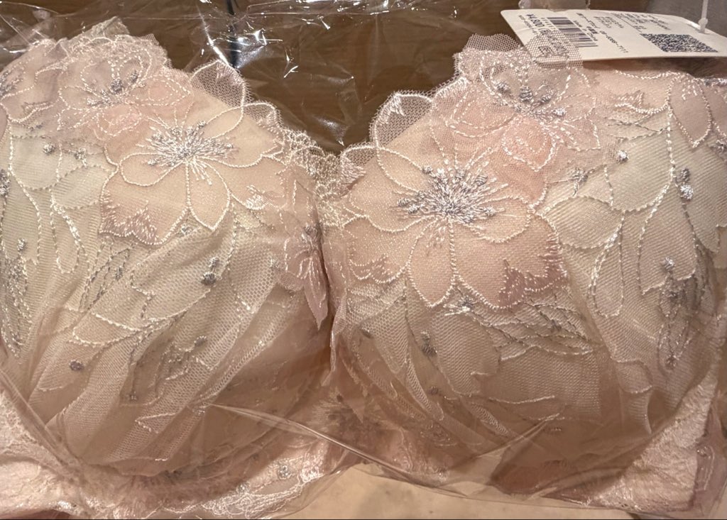 __xj04's tweet photo. 取り寄せしてたブラ届いた⊂( ᴖ・ᴖ )⊃
めっかわゲロかわ https://t.co/qJT4xf9Sem