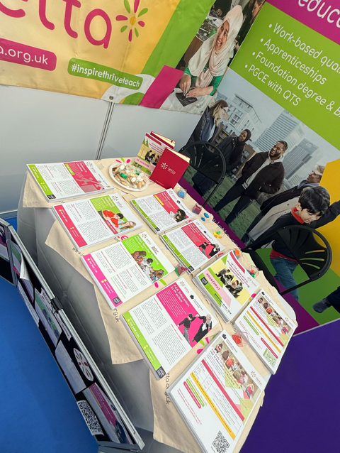 LETTA_Training's tweet photo. The team at LETTA loved meeting so many aspiring individuals and shared exciting opportunities available in teaching 📚✨

It was great to connect with people looking to take their next step. Thank you to everyone who stopped by our stand and spoke with us! 🤝

#LondonJobShow https://t.co/AwW7XDLfgc