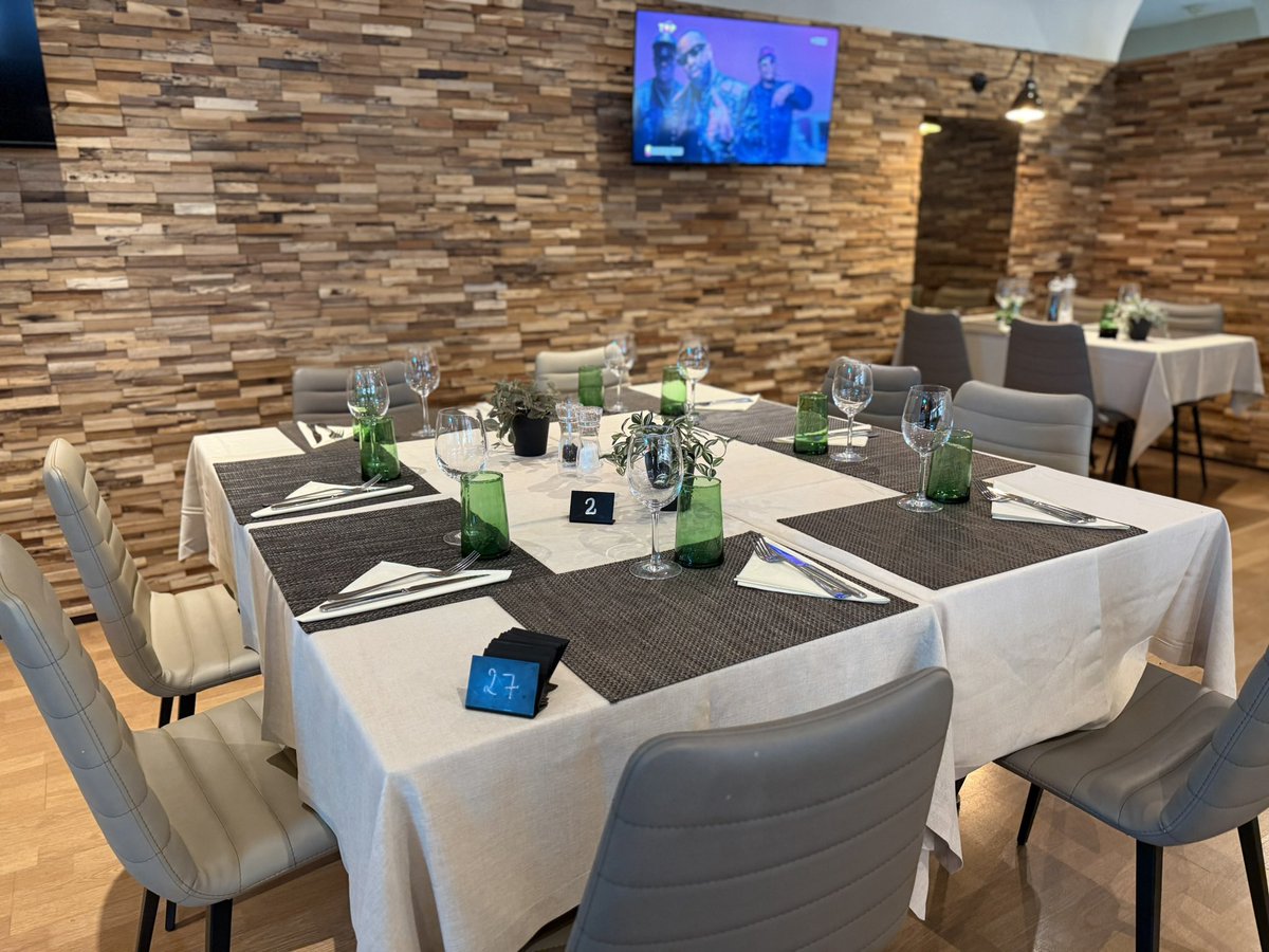 PromotelCarros's tweet photo. 🍽️ Depuis des décennies notre restaurant Chez Pierre est heureux d’accueillir de nombreux professionnels pour leurs déjeuners entre collègues ou avec des futurs prospects.

✅ Le tout dans un cadre moderne et confidentiel.

➡️ https://t.co/7y0jc2zz9K

#restaurant #chezpierre https://t.co/Y1Pb0nE8JY