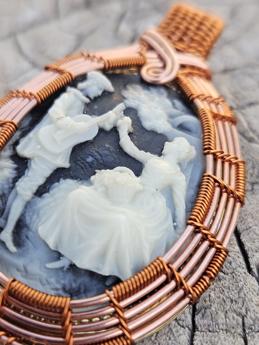 M7_Designs's tweet photo. Cameo Agate Carving.

Available 

Never wrapped a piece like this before.

#carving #cameo #create #imagination #neverstopwrapping https://t.co/3K0PlqxXeg