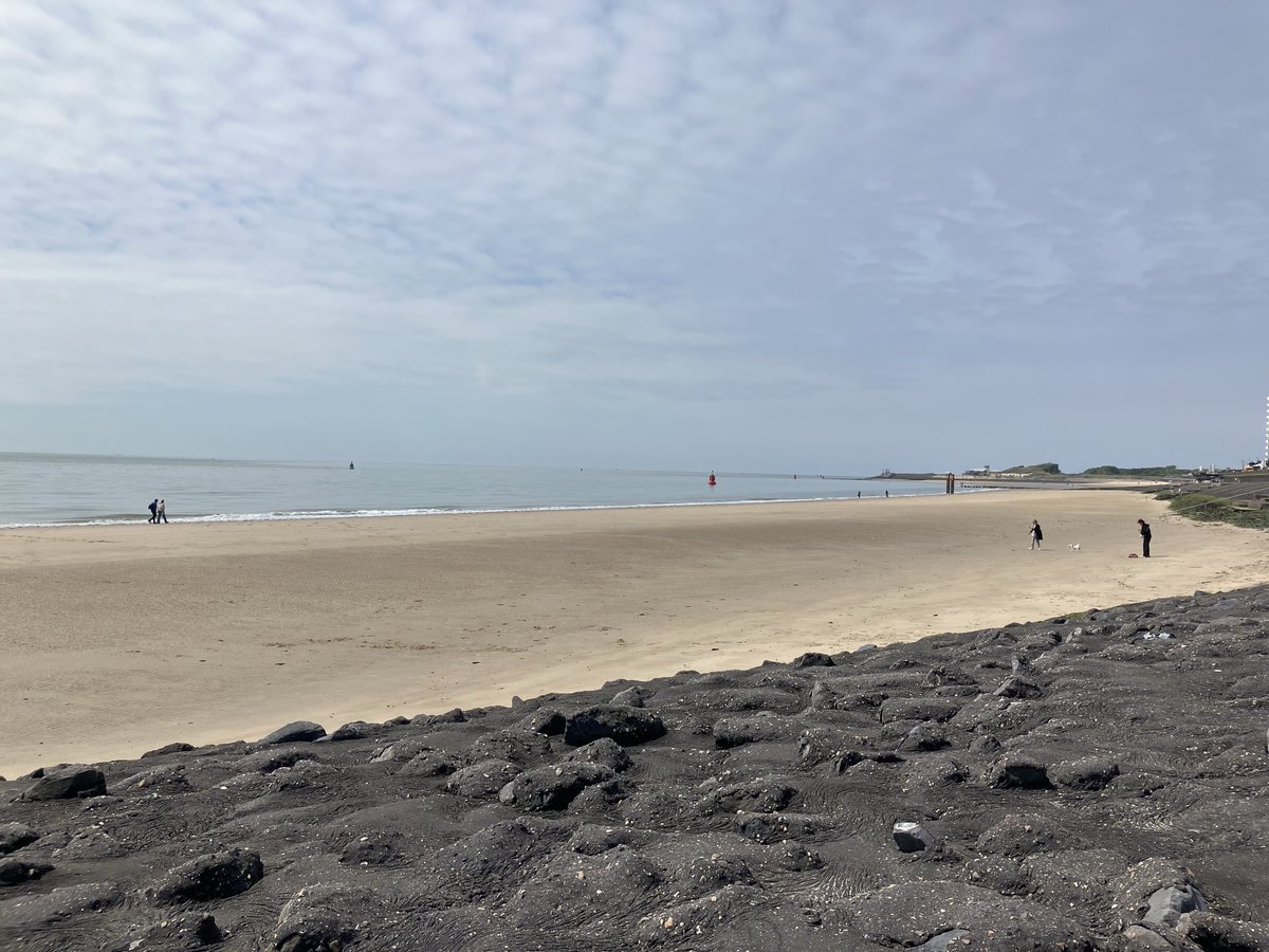 AukeKok's tweet photo. Even kuieren en zonnen voorafgaand aan #Mussert-lezing in Boekhandel t Spui. Fijne plek hoor, Vlissingen. https://t.co/9Wx8iCU0pg