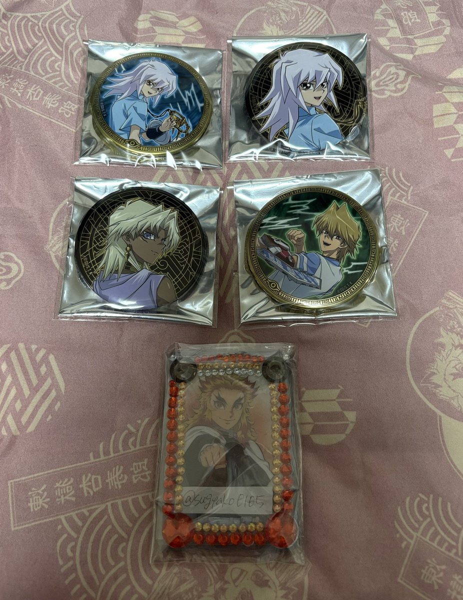 sugyako0105's tweet photo. 交換 遊戯王 GIGO コラボカフェ コラボたい焼き デュエル焼き メタリック缶バッジ コースター ブロマイド ミニステッカー

譲：アテム 獏良 マリク 城之内

求：画像③の闇遊戯、遊戯

郵送希望。ひとまず同種同士での交換優先。
お気軽にお声掛けください🙇‍♀️ https://t.co/kKtM8akvzE