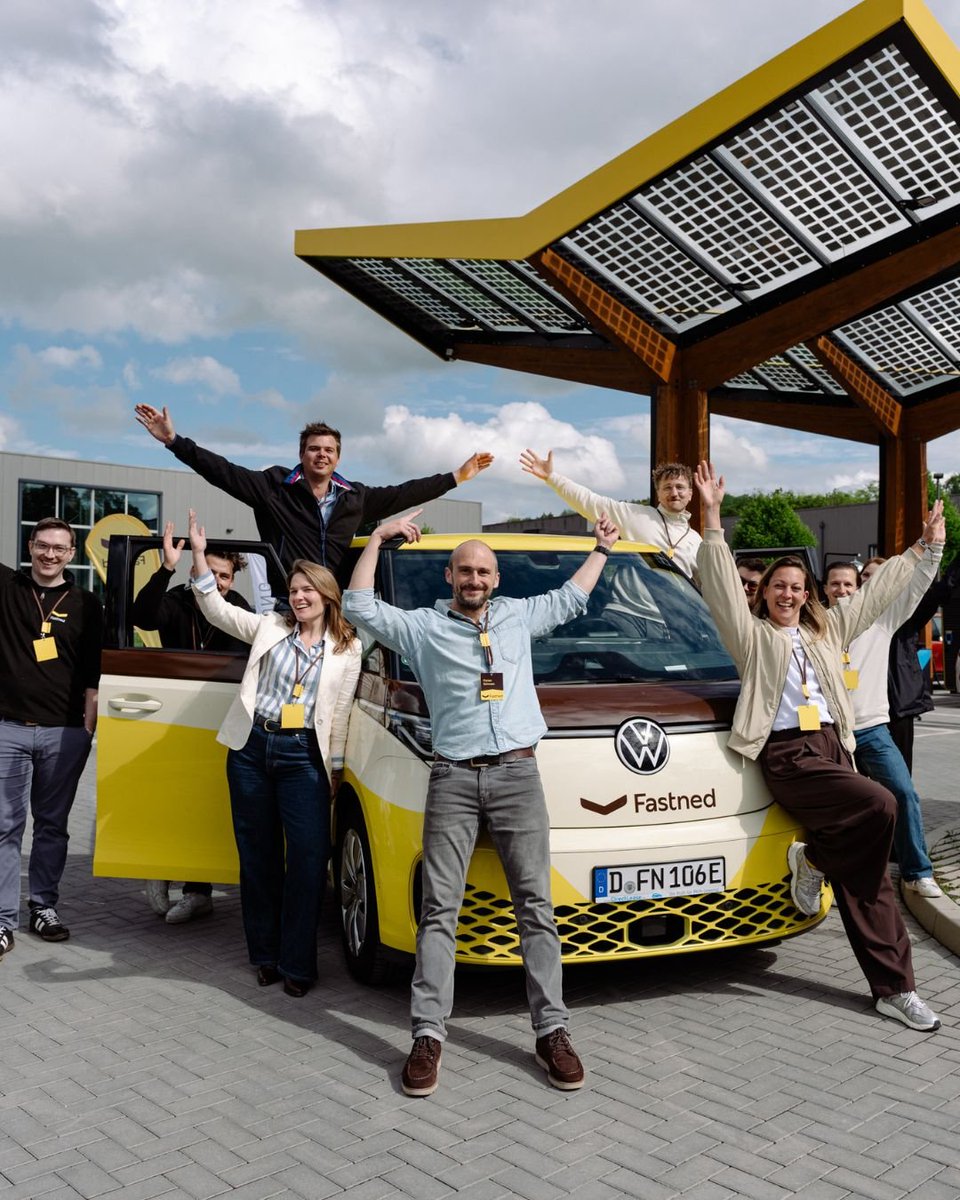 electricfelix's tweet photo. ~60 stations in eight years
⚡️⚡️⚡️
perfect ramp up for the fleet growth or?
#fastned #deutschland 🇩🇪 https://t.co/1NSUT4lJTl