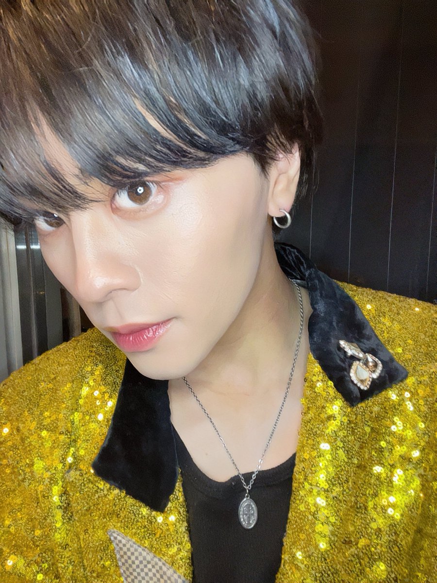 ayato_sunkakke's tweet photo. 代々木公園野外ステージでのライブ✨

とても広いステージで大きな自然の森林でできてとっても楽しかった！！
雨で足元の悪い中僕に会いに来てキラキラな黄色のペンライトを振ってくれてありがとう🥰すっごい嬉しかったよ！今日もみんなの笑顔が見れて幸だよ🔆

体調に気をつけてね！
おやすみ🌙
#燦愛 https://t.co/dfc9Bnklxu