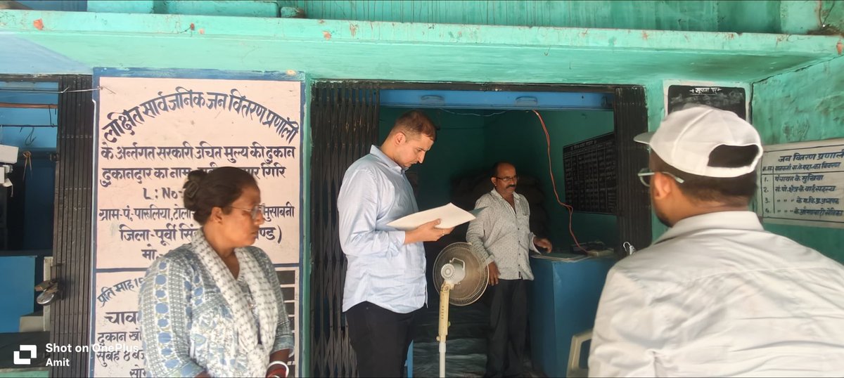 DCEastSinghbhum's tweet photo. सभी प्रखंडों एवं नगर निकाय क्षेत्रों में प्रत्येक गुरूवार को विशेष निरीक्षण अभियान चलाया जाता है। नामित नोडल पदाधिकारियों ने पंचायतों एवं वार्डों का भ्रमण कर आंगनबाड़ी केंद्र, विद्यालय, स्वास्थ्य उपकेंद्र, पीडीएस दुकान, मनरेगा कार्यस्थल सहित विभिन्न योजनाओं एवं सेवा वितरण व्यवस्था की जमीनी समीक्षा की।

लाभुकों से संवाद कर योजनाओं की वास्तविक स्थिति का आकलन किया गया तथा चिन्हित समस्याओं के त्वरित समाधान के निर्देश दिए गए। प्रयास है कि सरकार की योजनाओं का लाभ पारदर्शी एवं प्रभावी तरीके से अंतिम व्यक्ति तक पहुंचे।
@HemantSorenJMM 
@JharkhandCMO