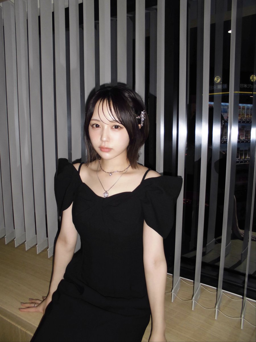 なえなの tweet media