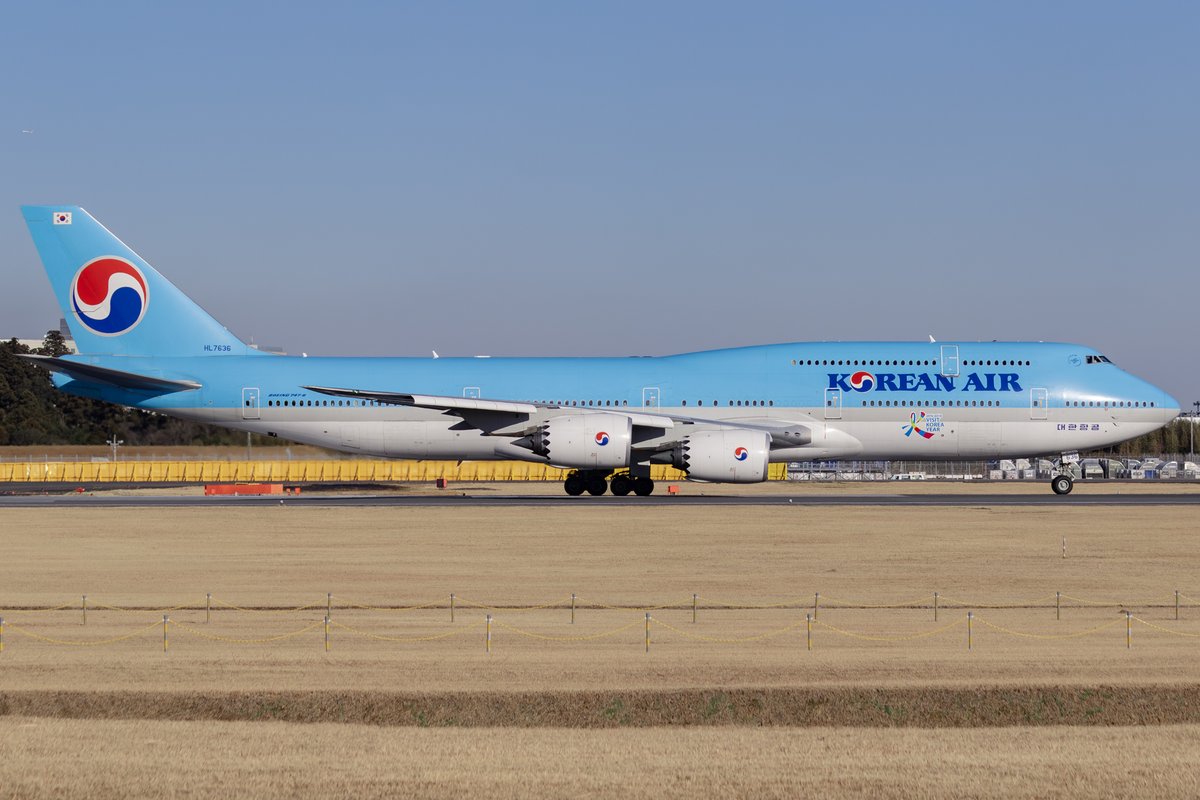 jasiori's tweet photo. Jan, 04 2019 / 1409
Narita Airport (NRT/RJAA)
Korean Air (KE/KAL) / Boeing 747-8B5 / HL7636
748はこの日のゲジ転のコマが最も印象的。
機首のリボンにありますVISIT KOREA YEAR 2016-2018は
オリンピックに向けて、韓外国人観光客を2,000万人に引き上げることを目標に実施された観光キャンペーン https://t.co/hIBzK8XWaT