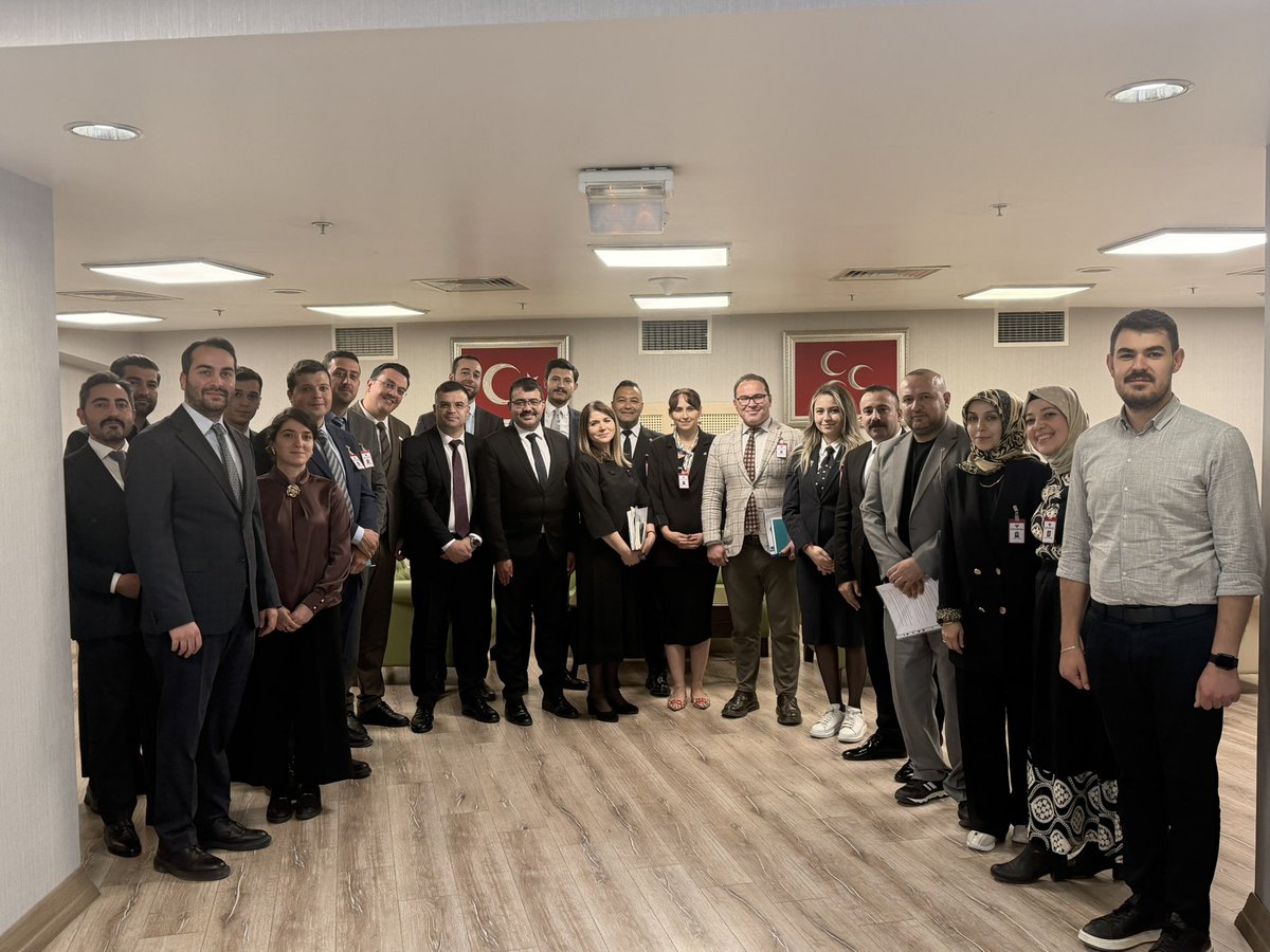 elifgokceduzgun's tweet photo. 23. Dönem Siyaset ve Liderlik Okulu son dersimizden. Genel Başkan yardımcımız Zuhal TOPÇU’ile 🇹🇷 https://t.co/2tnfyefPgO