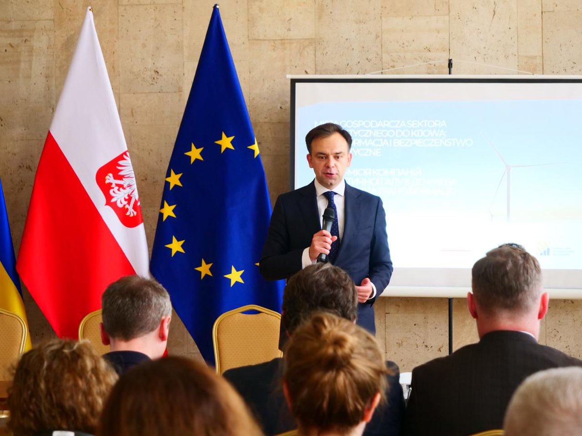 PLinUkraine tweet media