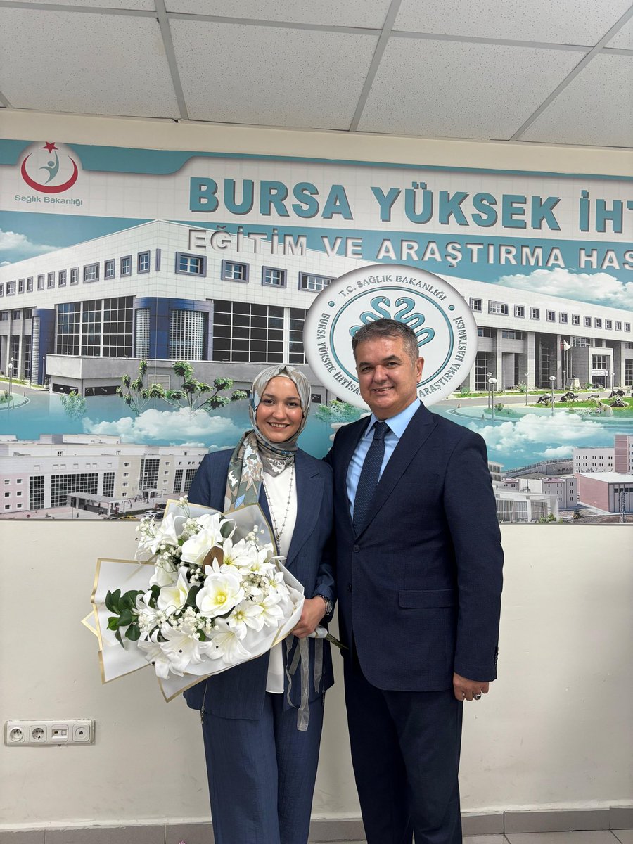 aliomeroglu's tweet photo. Uzmanlık tezini başarıyla tamamlayıp Jüri hocalarından onay alan Pediatrist kızım Gülsüm Elif Ömer’e bu mutlu gününde eşlik ederek sevincini paylaştık.
Uzmanlık alanında başarılar dilerim.
Rabbim tüm sağlıkçıları korusun. https://t.co/FYGBMKjx7v