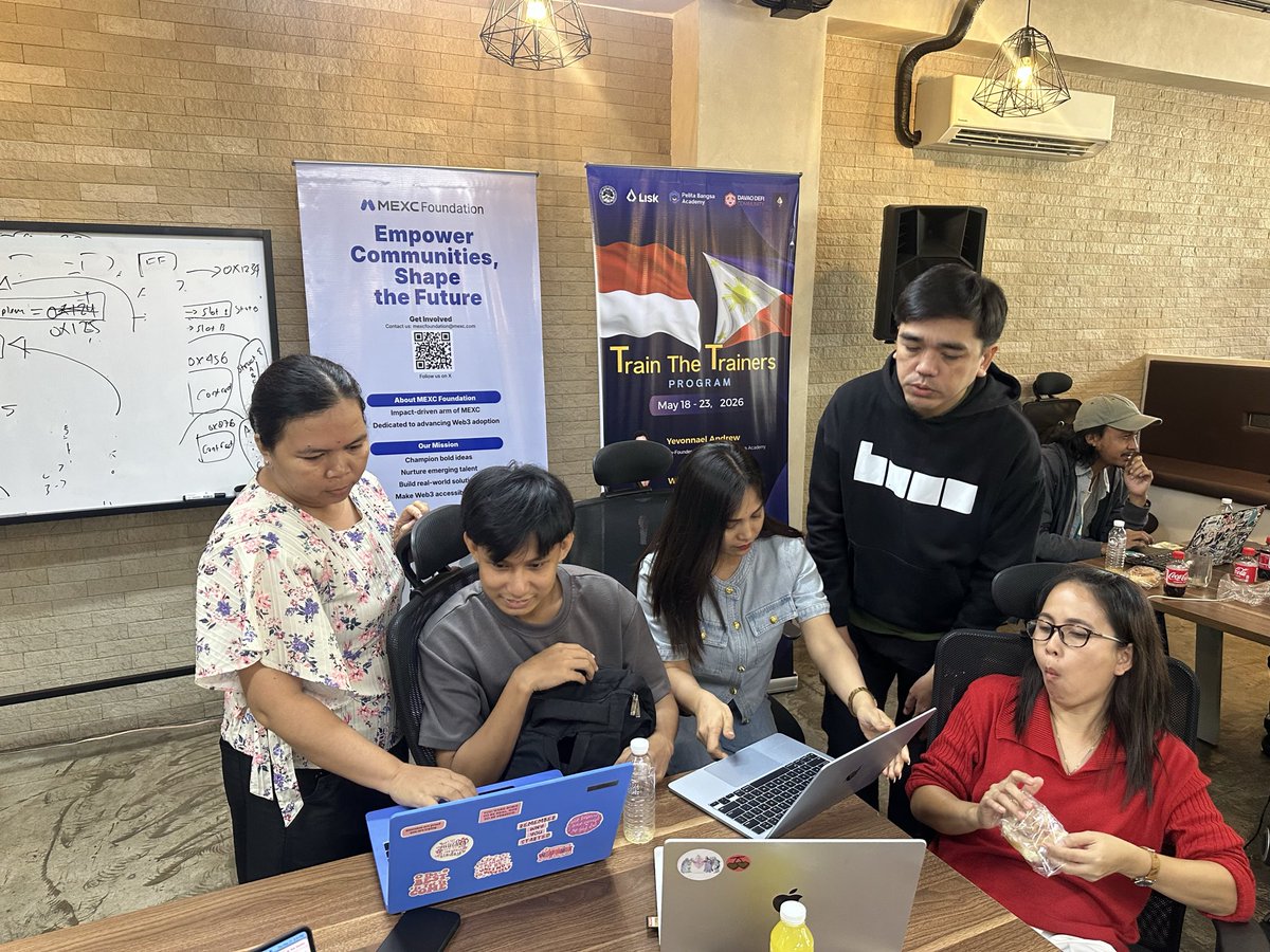 jvsbasitao's tweet photo. International Blockchain Training: TRAIN THE TRAINERS PROGRAM

DAY 4

Paningkamot mog coding diha kay mukaon ra ko diri, nagkaguliyang na akong mga brain cells 😆😆 … lolz

📸 pitik by: Sasha Yonz https://t.co/7qg9vdjhg1