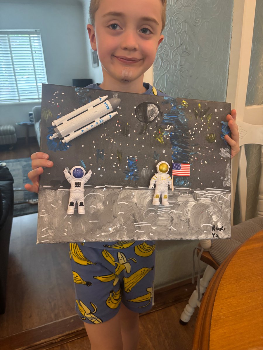 olol_dad's tweet photo. @ourladyoflourd1 Task 14 - Art &amp; Design 🎨 R in Y2 studied Robert T McCall's 'First Men on the Moon' and recreated it in his own spectacular style. 🚀⭐ #OLOLArts #OLOLHomeworkChallenges https://t.co/8ycMa8qSzU