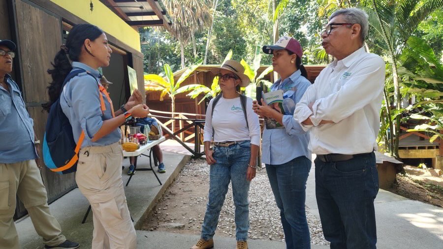 Corpocesar's tweet photo. Corpocesar y Parques Nacionales avanzan en la articulación para fortalecer la conservación y el turismo de naturaleza en el Cesar. Se desarrollan acciones para la gestión de áreas protegidas, conectividad ecológica y trabajo con comunidades.

#CorpocesarConResultados 🌿🍃 https://t.co/MqVIU4i6qa