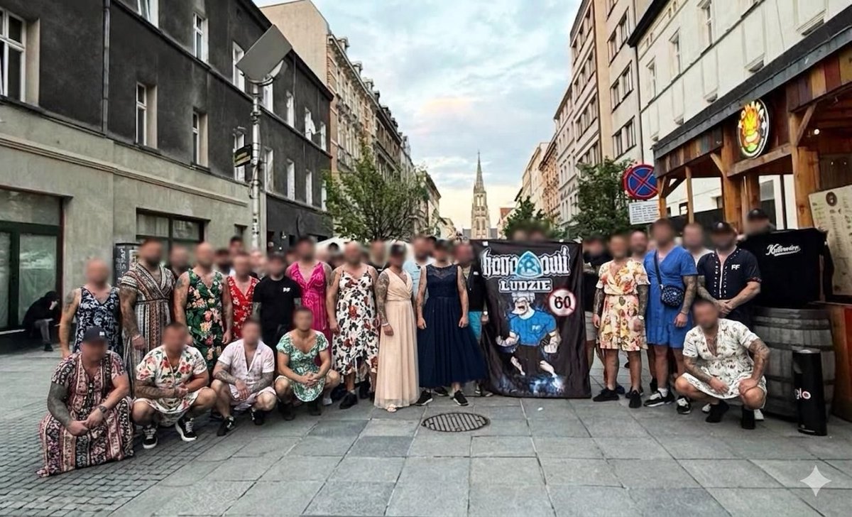 ares_pc's tweet photo. PF na Mariackiej w Katowicach... Ekipa mocnych wrażeń przyjechały na impreza a tam wszystko zawarte  🤣🤣🤣 https://t.co/ciW0rrrfss