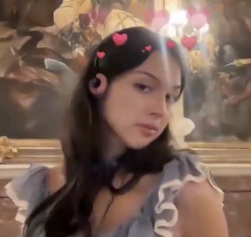 valeria tweet media