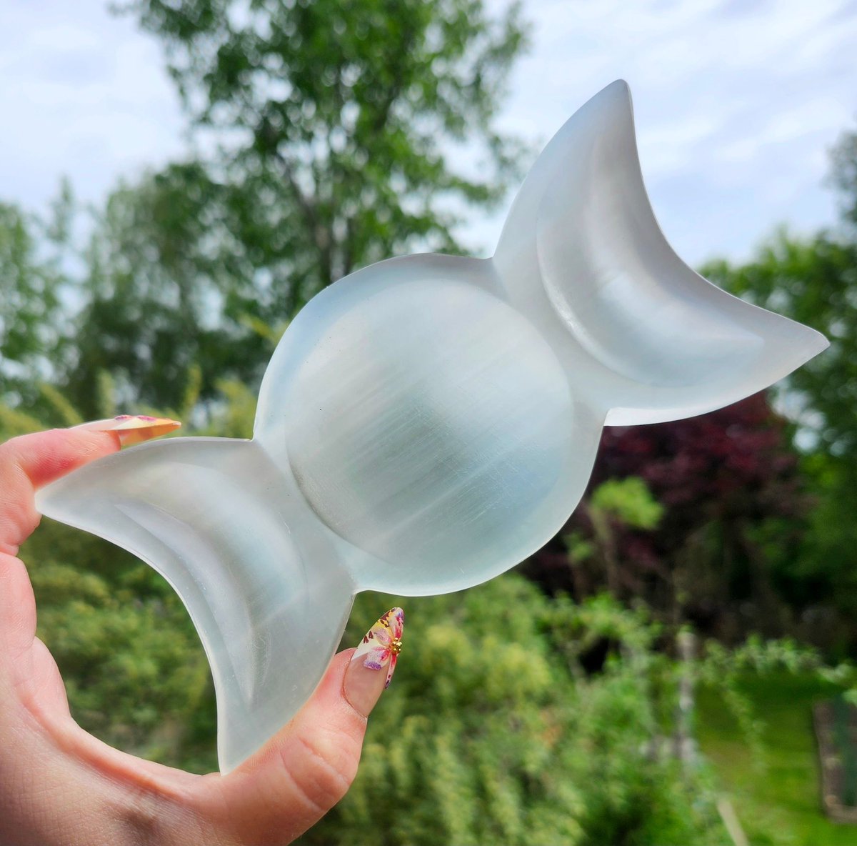 fire_spell's tweet photo. Crystal Offering Bowls! Coming tomorrow to https://t.co/hm7WiKUnZO 12PM EST https://t.co/9RR69m0Yfb
