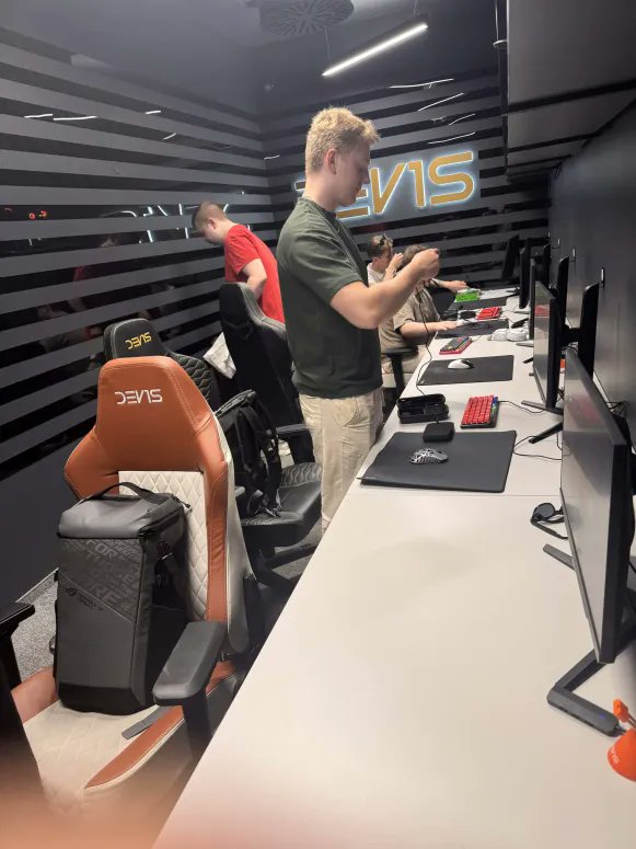 EYEBALLERS's tweet photo. Touchdown Prague and media day done. 

Tomorrow we activate the LANBALLERS aura. 🫡 https://t.co/HqjnkH8kxW