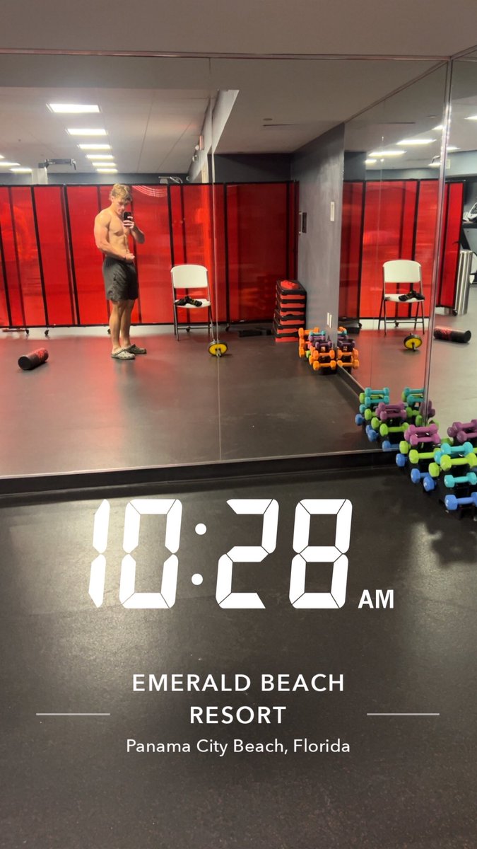 DrewRay02's tweet photo. We still working on vacation! @VMI_Football @VMIAthletics @CoachAIngram @Coach_BThompson @coachmpatrick @CoachPGaines @JaredBackus1 https://t.co/VFh2aumVXs