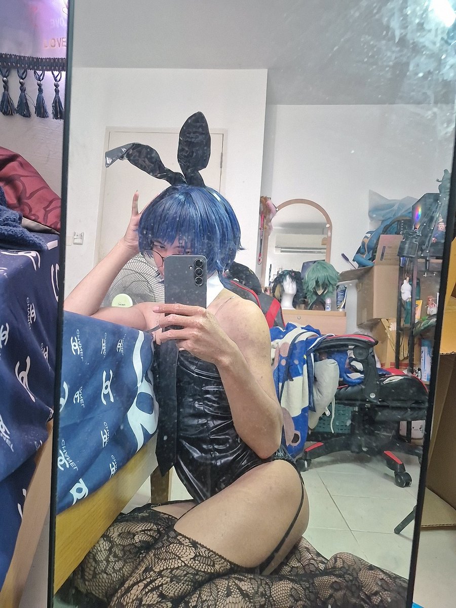 b_banku's tweet photo. Wanderer Bunny suit 🐰 fat bunny https://t.co/xepsmUhQ7V