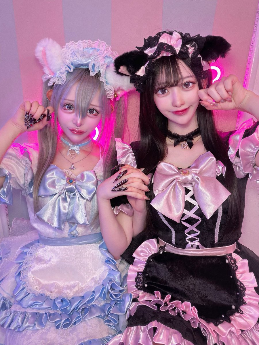 mami11192's tweet photo. chairry @chairry_nyan さんのレセプションにぴぃす@muni__only にお呼ばれして一緒にかわいすぎる制服を着用しました🐈‍⬛🤍店内もオリシャンもとってもとってもかわいかったです❕ https://t.co/m7qDagxeSz