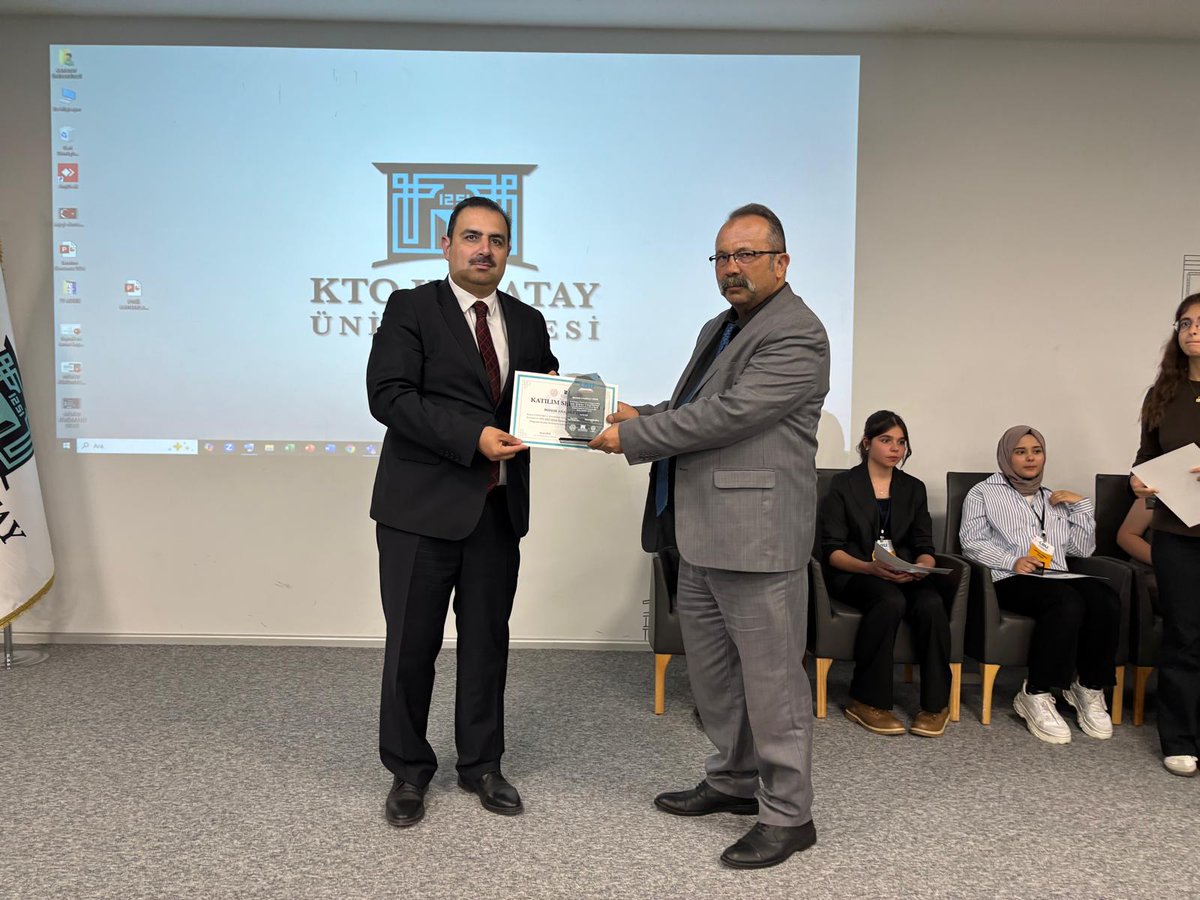 BozkrMEM's tweet photo. 2/2 konulu sunumunu başarıyla gerçekleştirmiştir.  Etkinlik kapsamında öğrencilerimizin bilimsel düşünme, araştırma yapma, raporlama, kendini ifade etme ve sunum becerilerini geliştirmelerine katkı sağlanması amaçlanmıştır. https://t.co/3oTzZL4p97