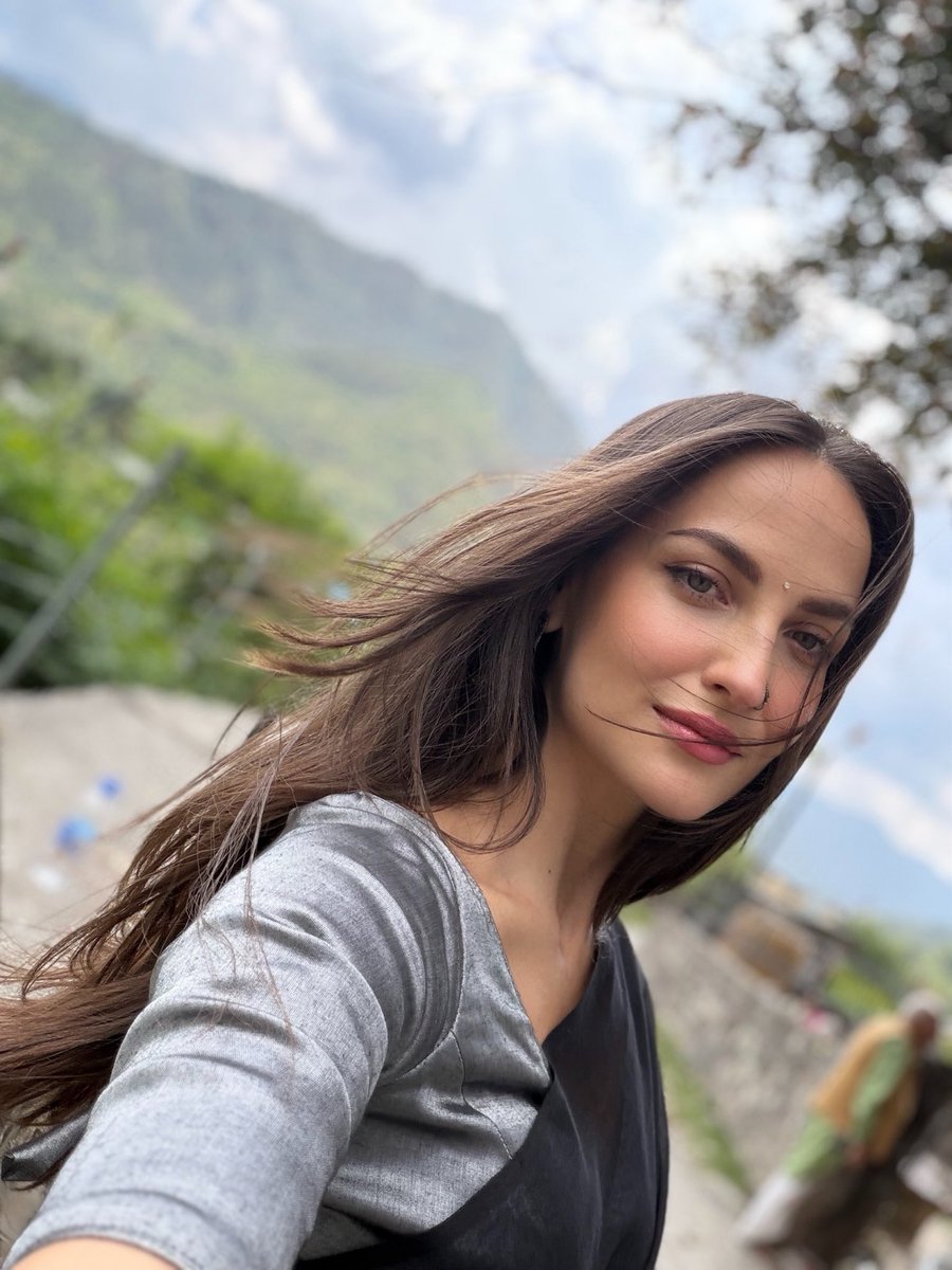 ElliAvrRam's tweet photo. Mountain beauty🖤✨ https://t.co/WH4ki28wy0
