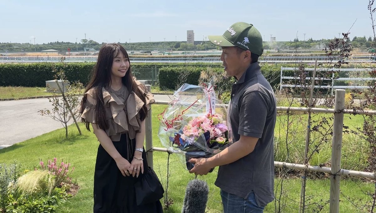 GCH_toremaru's tweet photo. きょう23:00〜トレセンまるごと情報局🏇

まるごとチェックは牝馬たちが2400mに挑むオークス🌳
調整過程やコース適性など、気になる情報をお届けします💐
日本ダービーの一週前情報も！

先週のヴィクトリアマイルを制覇した森一誠調教師には、大塩局員がお祝いのご挨拶🎊 https://t.co/r4Nt0j5LSG