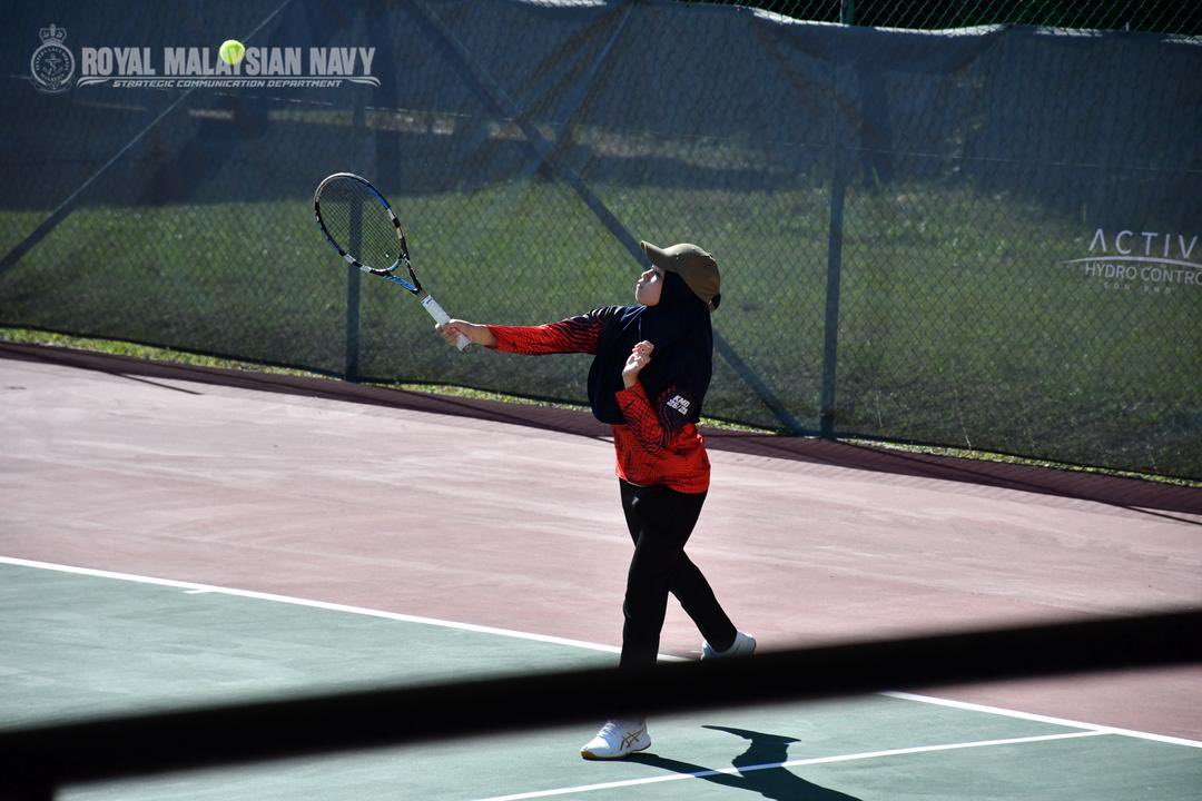 MkPLTLDM's tweet photo. KMO 28/26 

Kontinjen Bantuan berjaya meraih 2 pingat emas acara Tenis Veteran dan 1 pingat perak kategori Lelaki Single Terbuka. 

 Pasukan Sukan Lasak lelaki turut menyumbang pingat perak menerusi aksi penuh ketahanan dan semangat juang tinggi.

Tahniah! 🔥

#NavyPeople https://t.co/RLOLB39uua