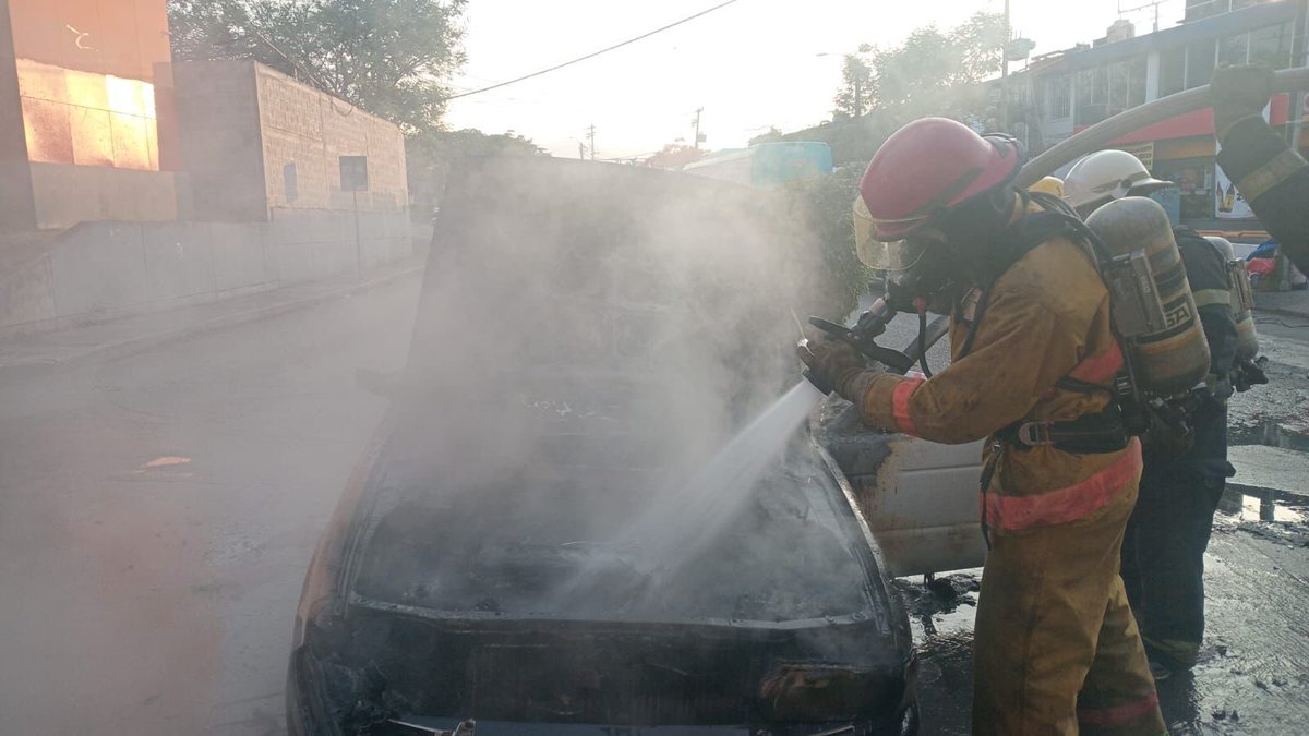 lizalarraguivel's tweet photo. 📍⛑️🔥 Se #incendia #auto en #Jiutepec 
La mañana de este jueves se atendió el reporte de incendio de un vehículo sobre la calle Los Gallos, en el poblado de Tejalpa, el incidente se originó por una falla mecánica del vehículo. No se registraron personas lesionadas. https://t.co/qcESGp0gQK