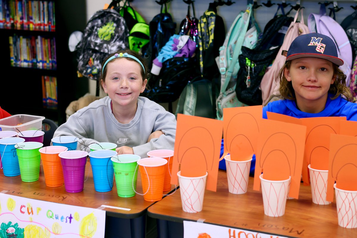 WSDinfo's tweet photo. Last week, @discovery_ridge third graders turned their desks into mini storefronts for a school craft fair. Their creativity and teamwork raised $2,700 for No Time to Spare Animal Rescue and Sanctuary and Morning Star Church’s Backpack Impact Program! #WeAreWentzville https://t.co/AaZLNIHMIN