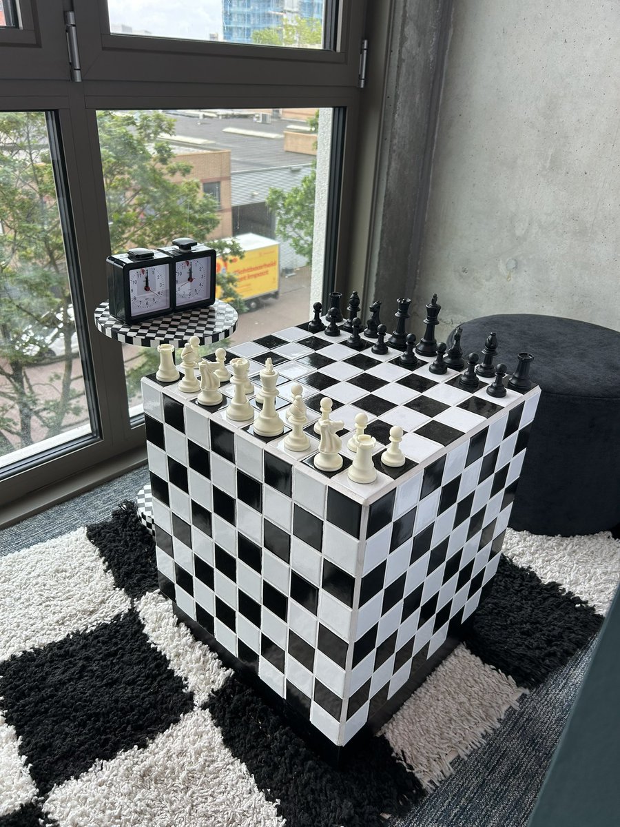 emilia ♟️📖 tweet media