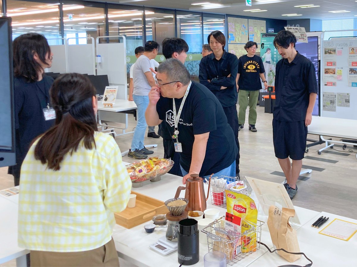 Fujitsu_FAP's tweet photo. ☕️第1回 コーヒーMeet Up 開催レポート☕️

5/18開催のイベントは大盛況！ コーヒーの香りに誘われて多くの方が集まり、皆でワイワイ温かい時間になりました！

「意外な共通点があった！」と異業種間での情報交換も生まれ、「これが楽しみでUiSに！」と嬉しいお声も
ご参加いただいた皆様に感謝です🌸 https://t.co/7Fs5eplmNR