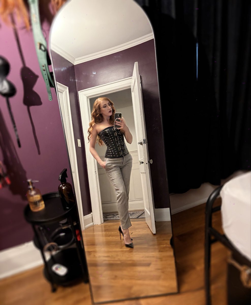 Lady Delphine🗝 tweet media
