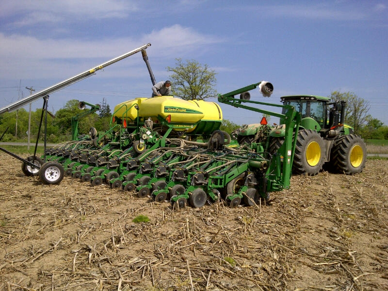 IowaAgRadio's tweet photo. STORY: Farmers have made up significant ground in planting after a slow spring start. @IADeptAg  @MikeNaigIA says recent weather windows allowed growers to move quickly, even as recent storms brought isolated damage across parts of the state. #IAag https://t.co/JjfrVECsve https://t.co/T7oWxKAIAw