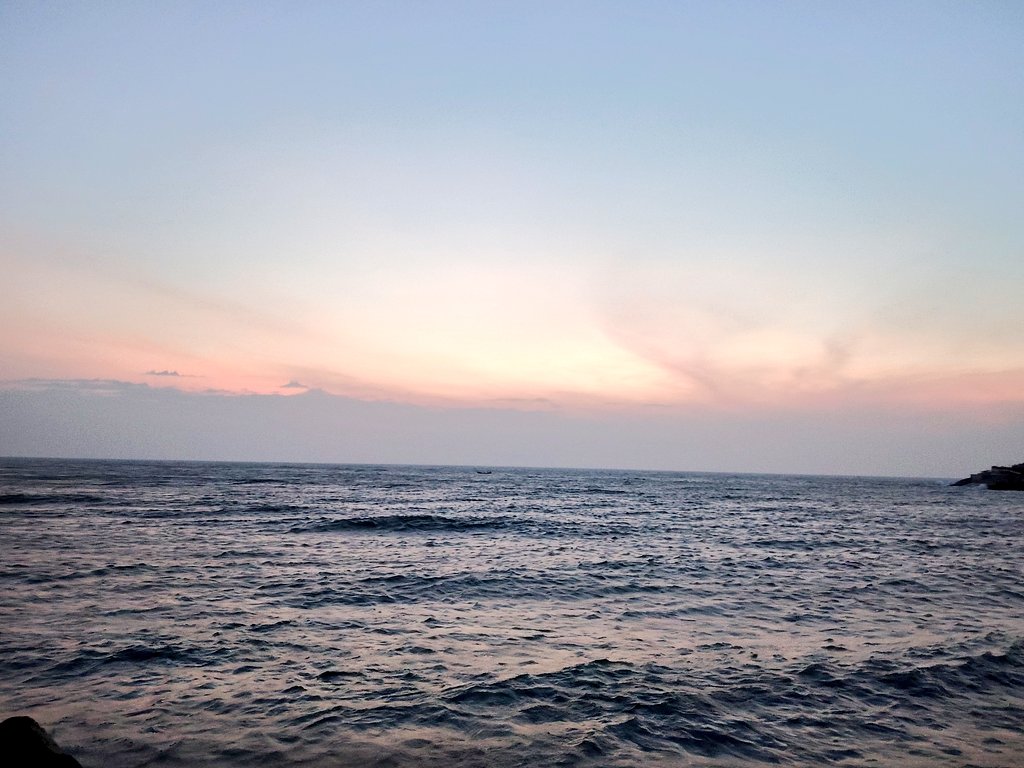 AryaS632592's tweet photo. Still waiting for the hopeful sun to bloom beyond the dark.
#sun #SeaSun https://t.co/DSaf3eYwcg