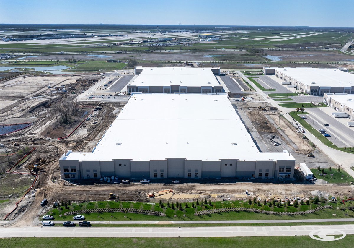 ContegraCC's tweet photo. Despite ongoing weather challenges in Romulus, MI, our teams continue to rise to the occasion. 👏 Remaining site work continues to make steady progress, while inside the building lighting and permanent power are now complete. #Contegra #ConstructionwithIntegrity https://t.co/6uHY8Xncsa