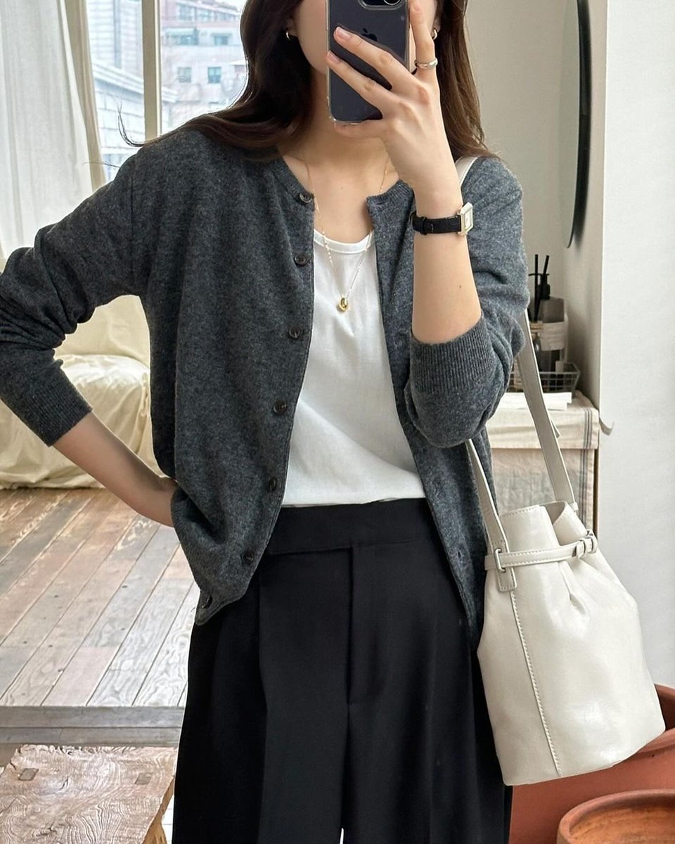 dairenva's tweet photo. pinterest coded monochrome outfits 🖤

a thread https://t.co/EzE6FCK3ek