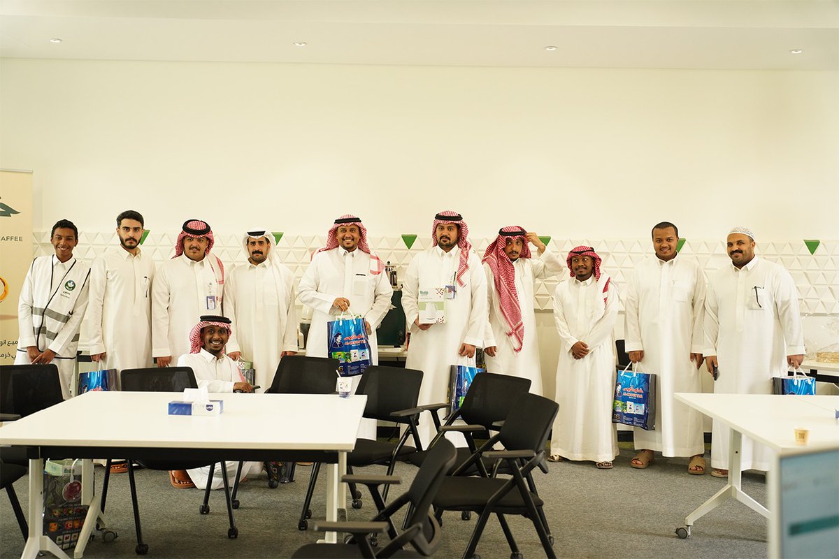 GreenGoldKSA's tweet photo. بمناسبة اليوم العالمي للشاي،🌱

شارك شاي الكبوس مع مدينتي | بلدية الرياض
في تجربة تذوّق جمعت الحضور على كوب شاي أصيل،
ونكهة لها مكانتها في كل بيت 💫
@AlKbous_Tea
#يوم_الشاي_العالمي #شاي #شاي_الكبوس #شركة_الذهب_الاخضر_للتجارة #السعودية #الرياض https://t.co/NyWKEtND3J