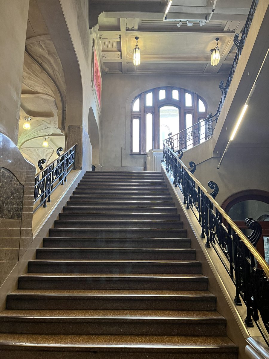 Elizabeth__182's tweet photo. #lille C’est jour de Conseil municipal au beffroi : en séance privée, suivie de la séance publique avec les camarades du groupe Lille insoumise, écologiste et populaire. https://t.co/pCH4GetX15