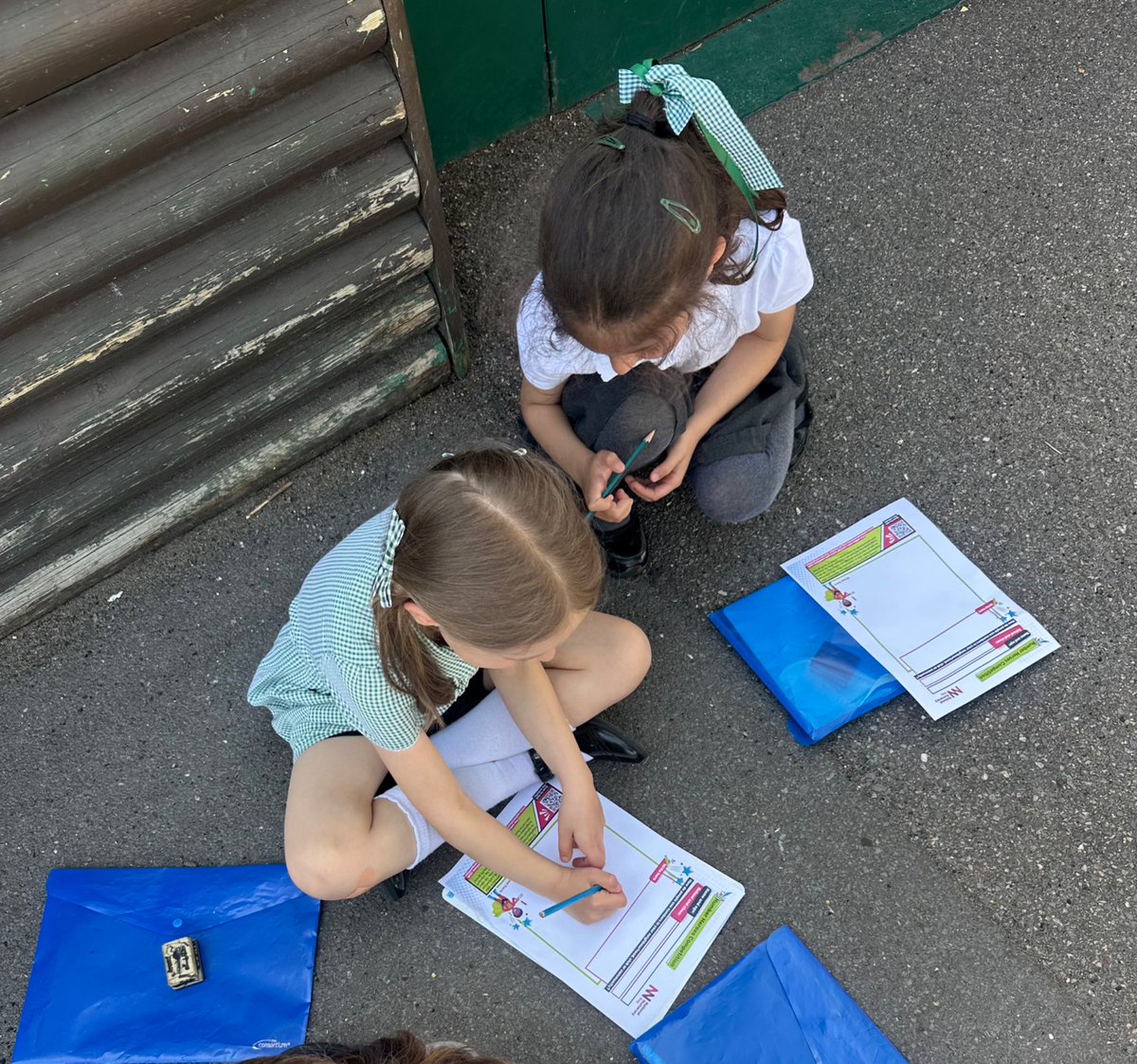 ManorParkSchSM1's tweet photo. Quartz had a lovely afternoon session outside enjoying some fresh air whilst completing some maths learning.โ๏ธ๐๐งฎ #MPPAMaths #OutDoorLearningDay #WeAreLeo https://t.co/rUhFCRLlKn