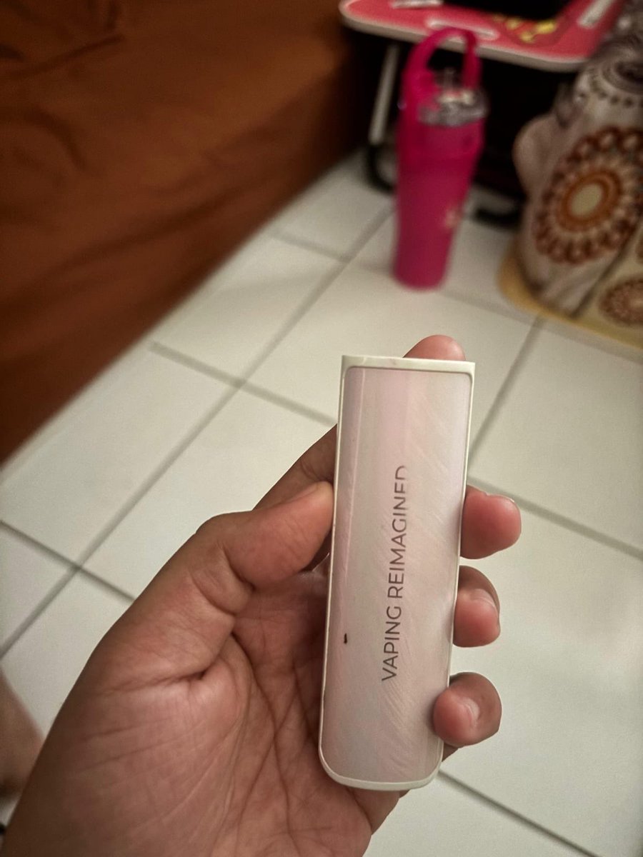 digipluffy's tweet photo. WTS!! WTB!!!
POD OXVA NEXSLIM Pink putih, only device. Shopee only 

#wts #wtb #zonauang https://t.co/Sc8B1ZHkbO