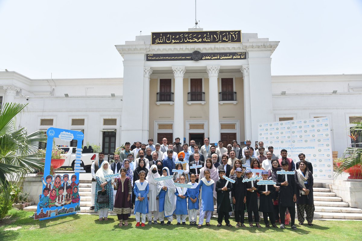 UNICEF_Pakistan's tweet photo. UNICEF and @GovernmentKP launch Child-Friendly Communities.

The initiative will strengthen integrated services for children and families across 38 villages in Peshawar, Torghar, and Shangla.

We are building safer &amp; healthier communities where every child can thrive. https://t.co/hRoN4oveTZ